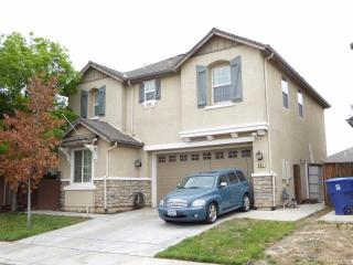 957 Papaya St, Madera, CA 93638-9319