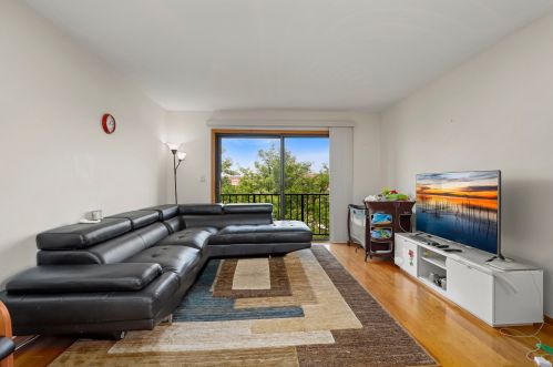 1389 Perry St, Des Plaines, IL 60016-3383