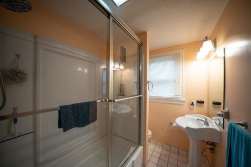 2148 Cathedral Ave, Cincinnati, OH 45212-1515