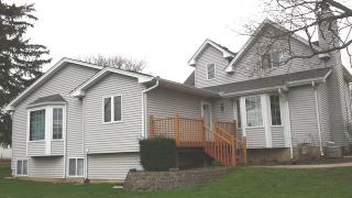 312 Jefferson Ave, Pingree Grove, IL 60140-7639