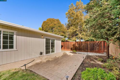 215 Cleopatra Dr, Concord CA  94523-3411 exterior