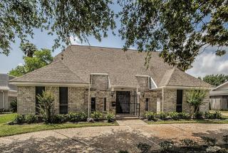 6223 Creekbend Dr, Houston, TX 77096-5620