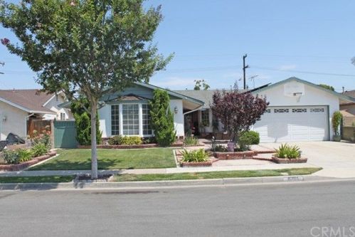 6701 Kiwi Cir, Cypress, CA 90630-5713