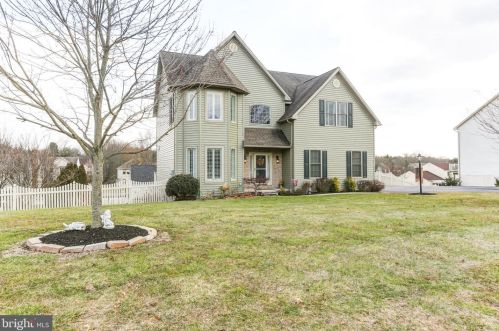 2820 Primrose Ln, York PA  17404-8531 exterior
