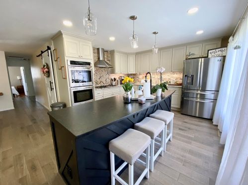 265 Shawnee Dr, Carol Stream IL  60188-1962 exterior