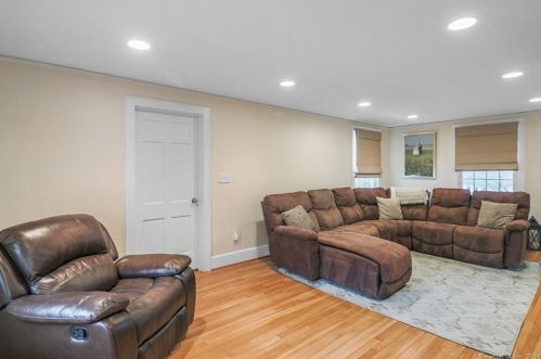 1031 North St, Greenwich CT  06831-2701 exterior