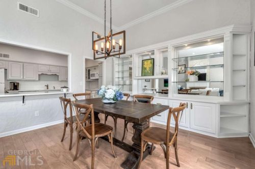 302 Brandywine Cir, Atlanta GA  30350-2002 exterior
