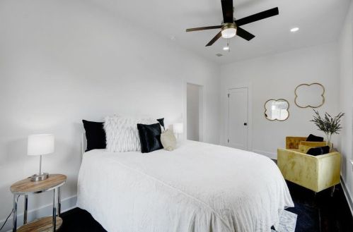 4703 Delores Ave, Austin TX  78721-2001 exterior