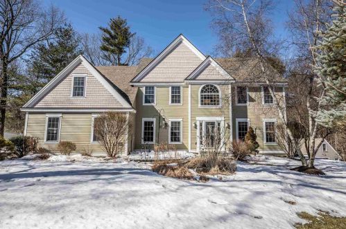 6 Indian Pond Ln, Amherst, NH 03031-2557