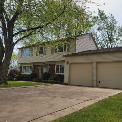 880 Dunham Ln, Buffalo Grove, IL 60089-1323