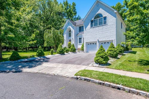12 Vassallo Ct, Edison, NJ 08820-1959