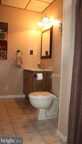 2482 Creek View Dr, Lancaster PA  17602-1451 exterior