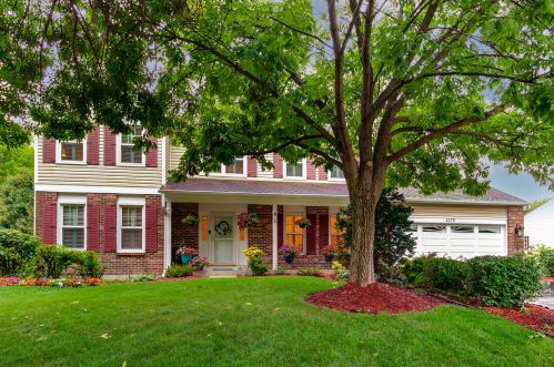 2175 Westfield Dr, Gurnee, IL 60031-1040