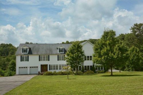 581 Clines Country Rd, Lashmeet WV  24733-9692 exterior