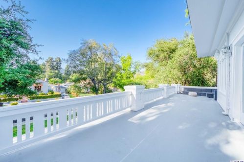 1616 Wabasso Way, Glendale CA  91208-2441 exterior