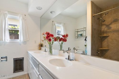 2347 Caracas St, Glendale CA  91214-3004 exterior