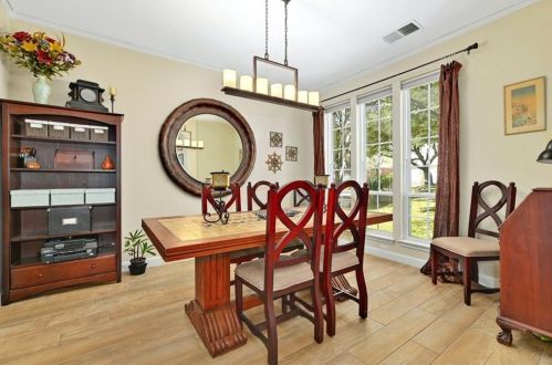 7036 Auckland Dr, Austin TX  78749-4139 exterior