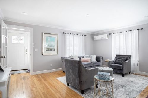 21 Underwood Ln, Middletown, RI 02842-4849
