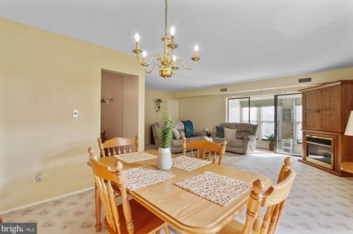 38 Valleybrook Dr, Lancaster PA  17601-4617 exterior