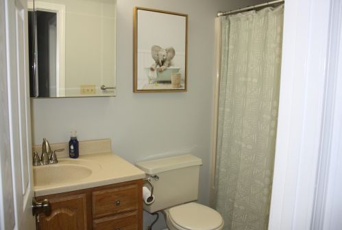 115 Fieldstone Dr, Londonderry NH  03053-2709 exterior