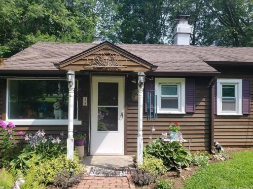 15 Blonder Park Rd, Gales Ferry, CT 06339-1504