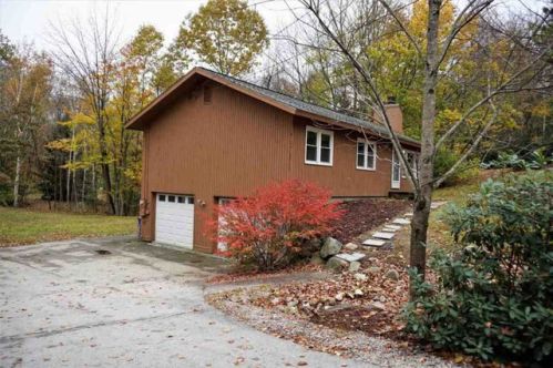 22 Crestwood Ln, Goffstown, NH 03045-2301