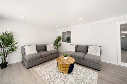 435 Talbert Ave, Simi Valley CA  93065-5249 exterior