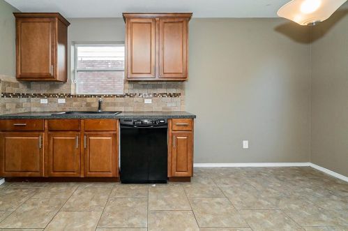 5840 Parkview Hills Ln, Fort Worth TX  76179-3797 exterior