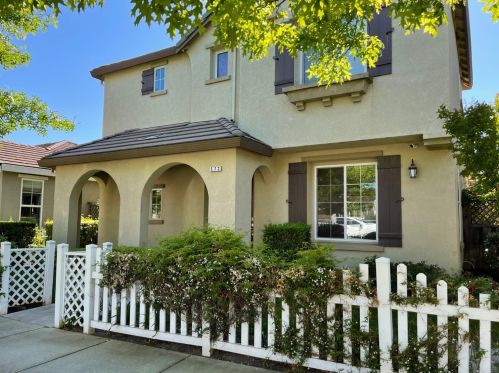 372 Applegate Dr, Valley Home, CA 95361-8285