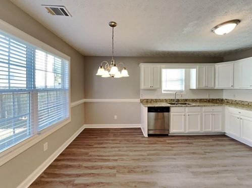 1540 Queen Elizabeth Dr, Locust Grove GA  30248-3658 exterior