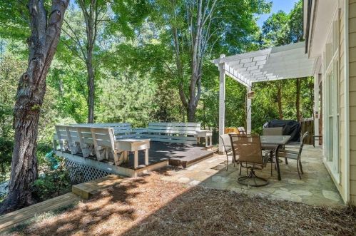 2507 Brookline Cir, Atlanta GA  30319-3690 exterior