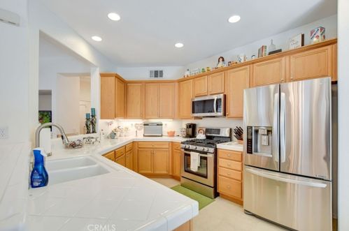 7948 Shadow Trails Ln, Riverside CA  92509-7007 exterior