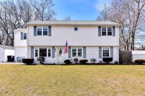 60 Star St, Warwick, RI 02888-4243