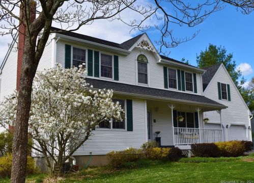 11 Kazersky Dr, Wallingford, CT 06492-5600