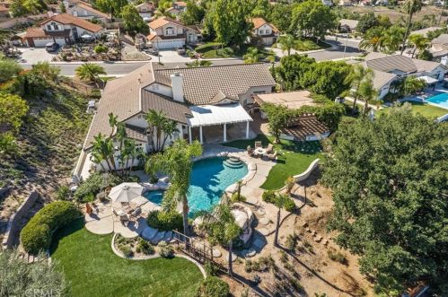 6528 Blackwood St, Riverside CA  92506-6240 exterior