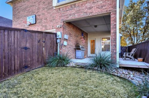 1336 Riley Dr, Carrollton TX 75007-1140 exterior