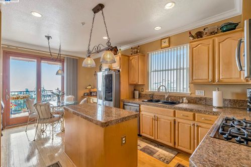 19857 John Dr, Hayward, CA 94546-3965