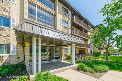 2222 Goebbert Rd, Arlington Hts, IL 60005-4201