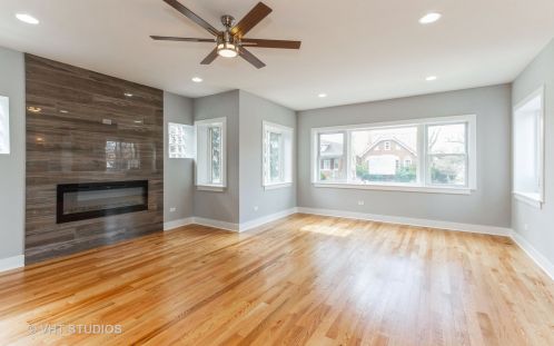 7601 Oglesby Ave, Chicago, IL 60649-4120