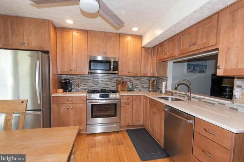3462 Old Crown Dr, Riviera Beach, MD 21122-6462