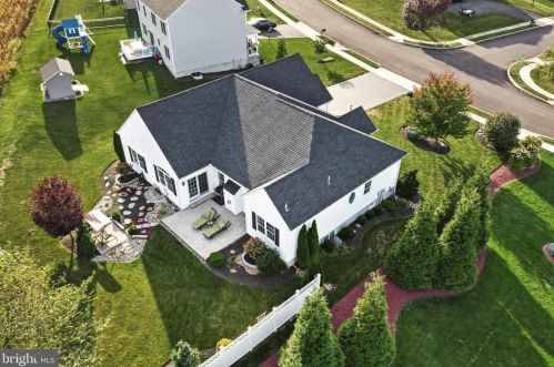 3832 Conifer Ct, York, PA 17406-7236