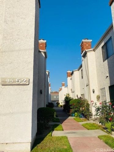 9552 Ball Rd, Anaheim, CA 92804-5387