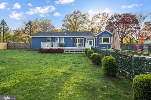 22 Danemar Dr, Middletown, NJ 07748-3625