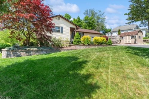 12 Johnson Ave, Hopatcong, NJ 07843-1341