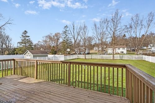 18 Meadow Ln, Hackettstown NJ  07840-4116 exterior