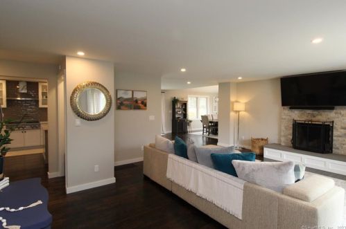 75 Ridge Dale Rd, Upper Stepney CT  06468-1244 exterior
