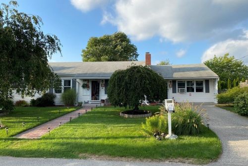 5 Loxley Dr, Providence, RI 02919-4813