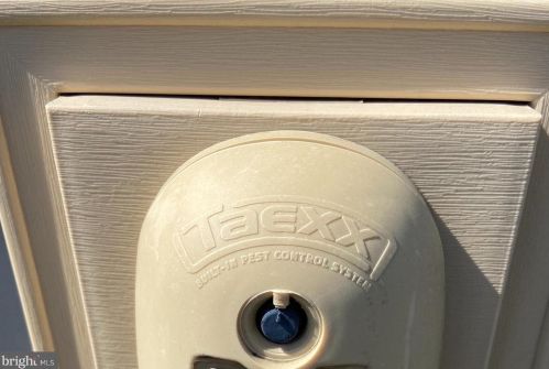 118 Un Rdg Dr, Charles Town WV 25414-4937 exterior