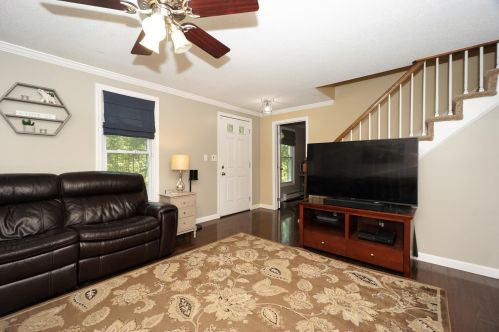 37 Shasta Dr, Londonderry, NH 03053-3091