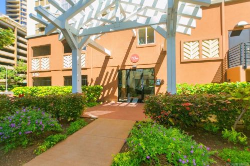 1800 Kaioo Dr, Honolulu HI  96815-1009 exterior